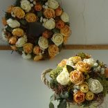 Vintage sárga rózsás asztaldísz.