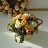 Vintage sárga rózsás asztaldísz.