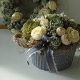 Vintage rózsás asztaldísz.