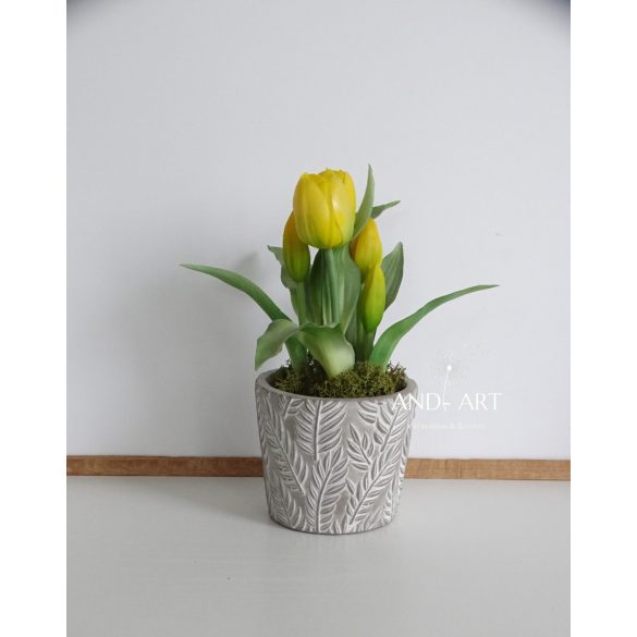 Élethű tulipán kaspóban-tavaszi dekoráció.