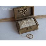 Romantikus gyűrű tartó-esküvői kiegészítő.